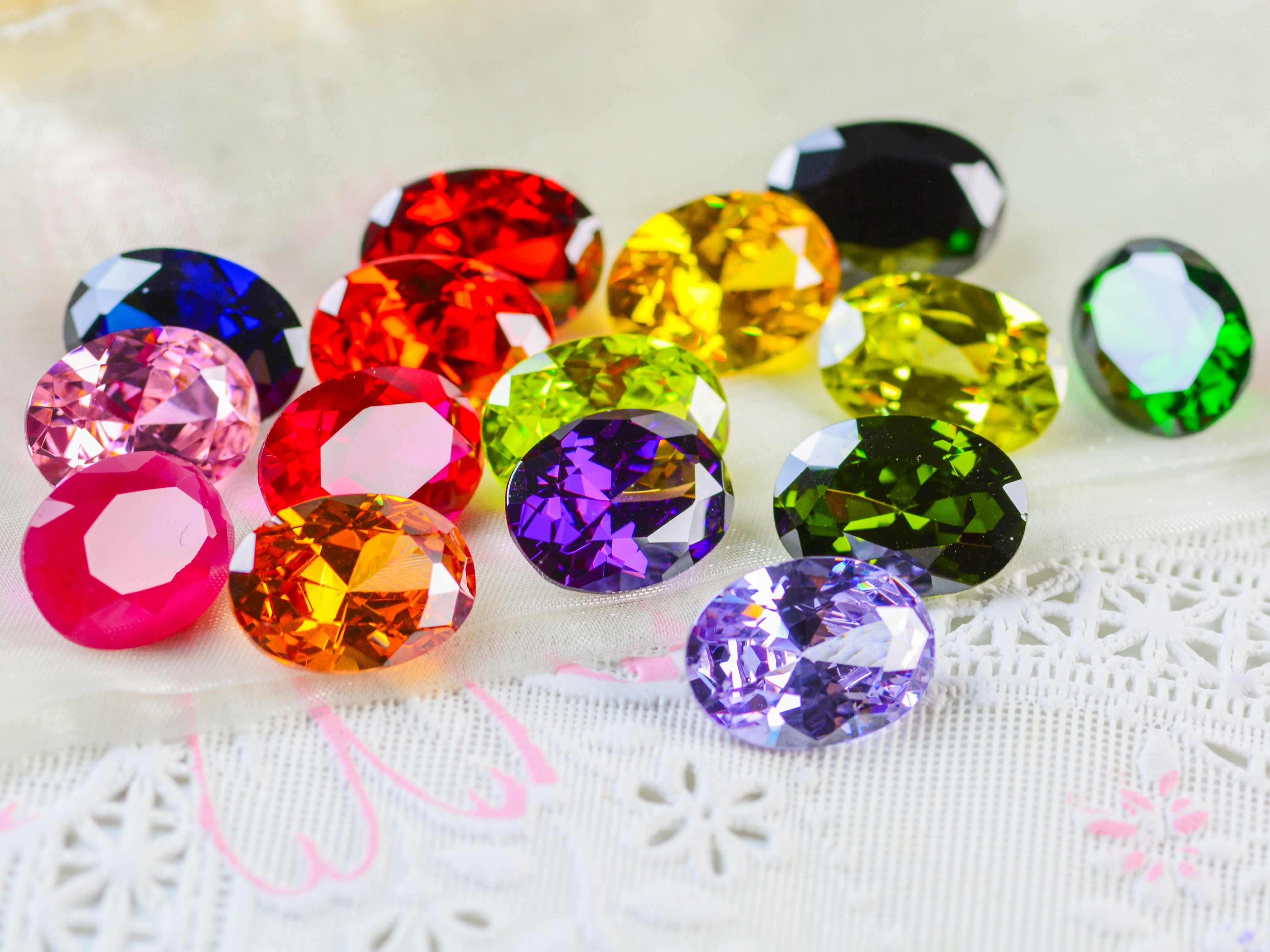 Why don't gemstones have clarity grades?