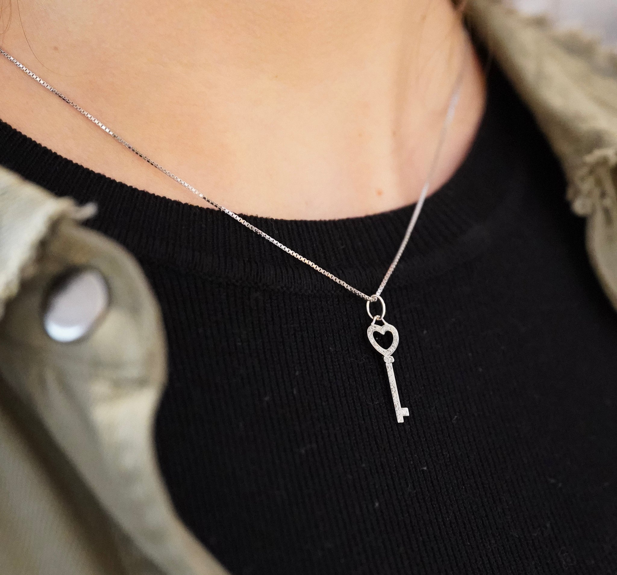 14K White Gold Natural Diamond Key To My Heart Pendant Necklace