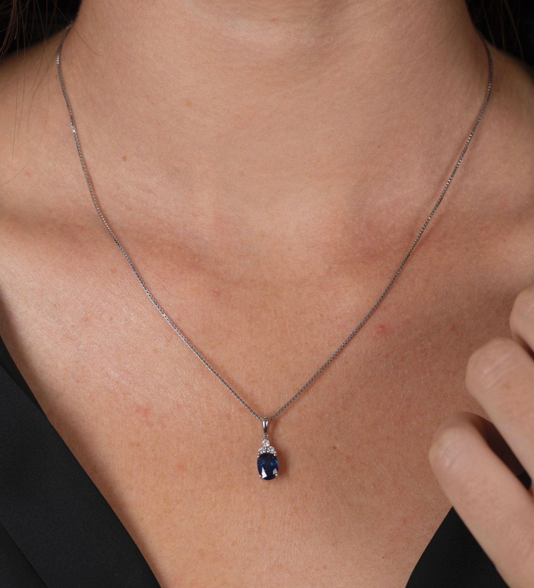 18K White Gold Oval Cut Blue Sapphire & Diamond Drop Pendant Necklace