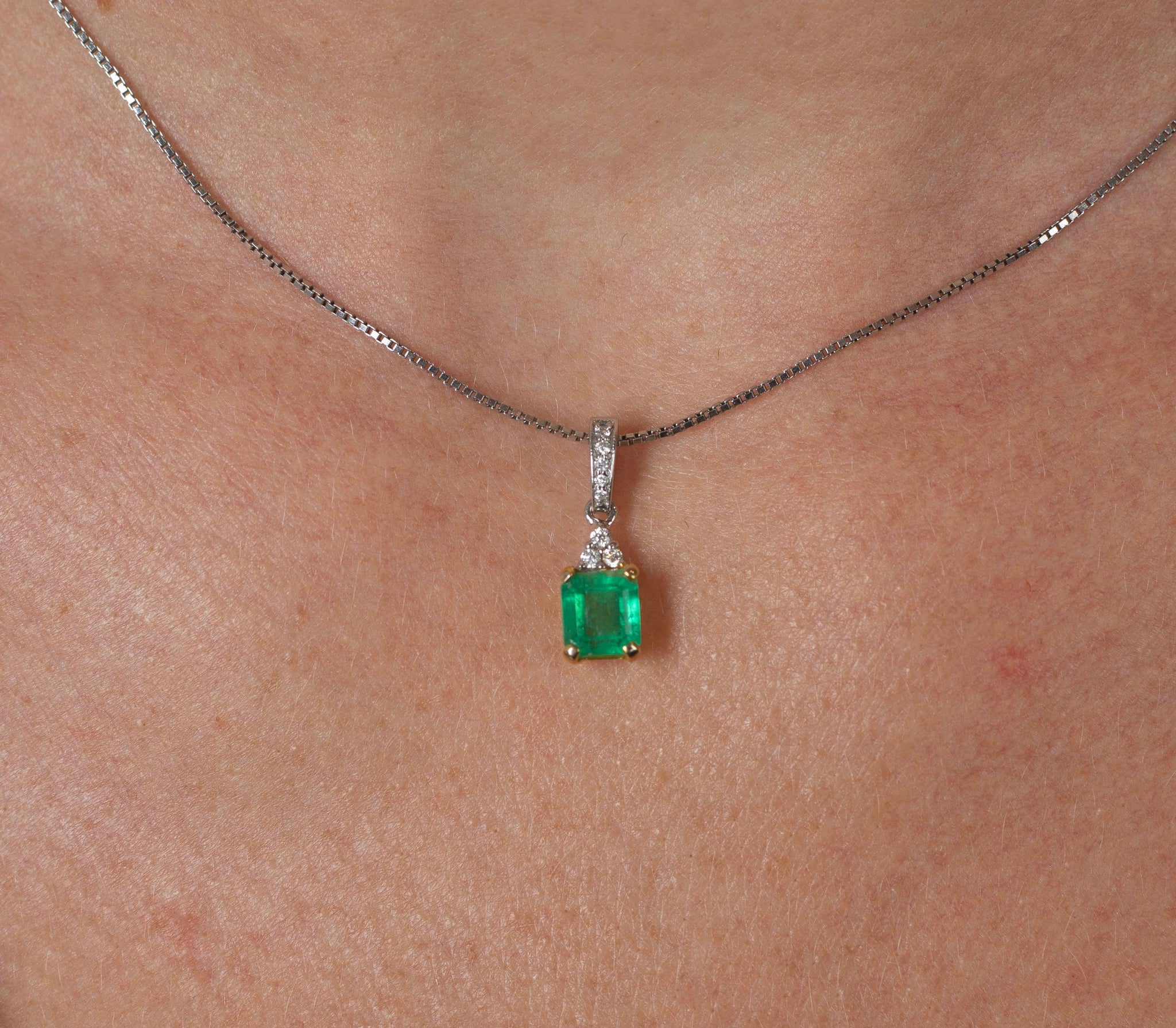 18k Solid Gold Natural Colombian Emerald and 3 Round Diamonds On Top Pendant Necklace