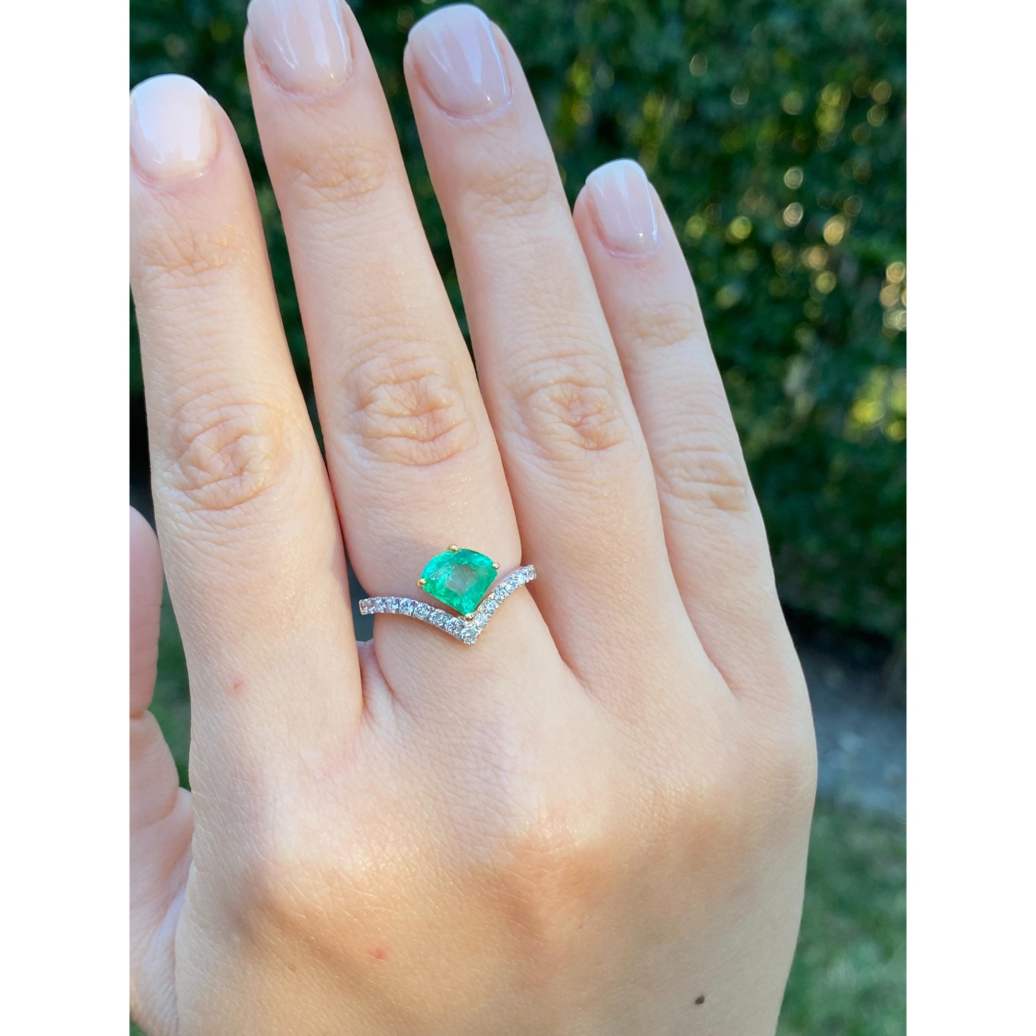 Fancy Cut Natural Colombian Emerald Ring 18k White gold - ASSAY