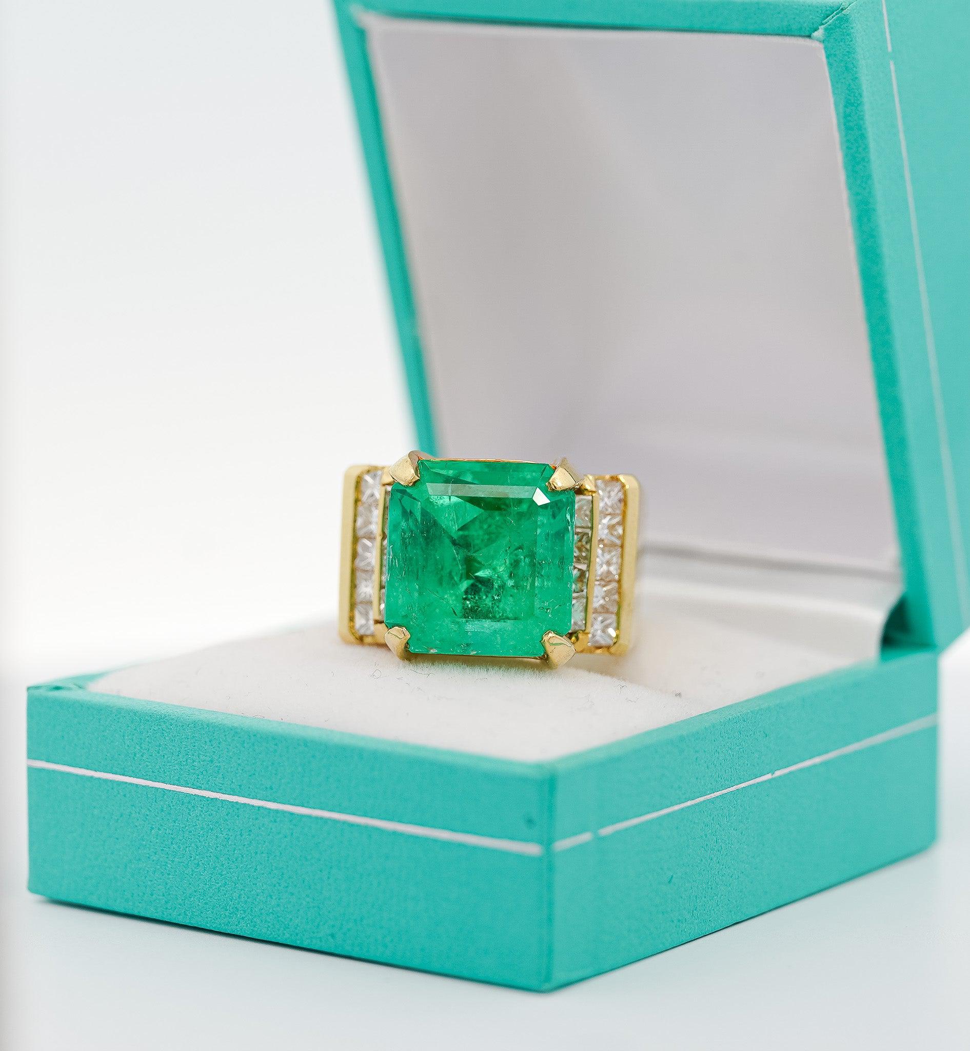 GIA Certified 13 Carat Colombian Emerald Men's Ring in 18K Gold With Princess Cut Diamonds