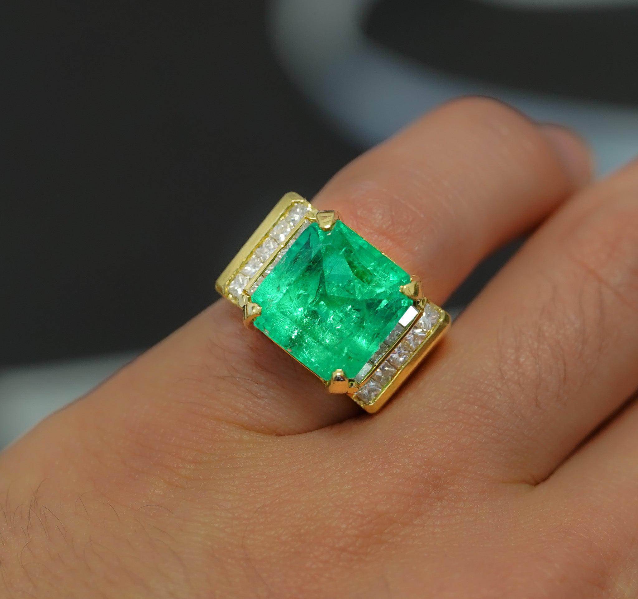 GIA Certified 13 Carat Colombian Emerald Men's Ring in 18K Gold With Princess Cut Diamonds