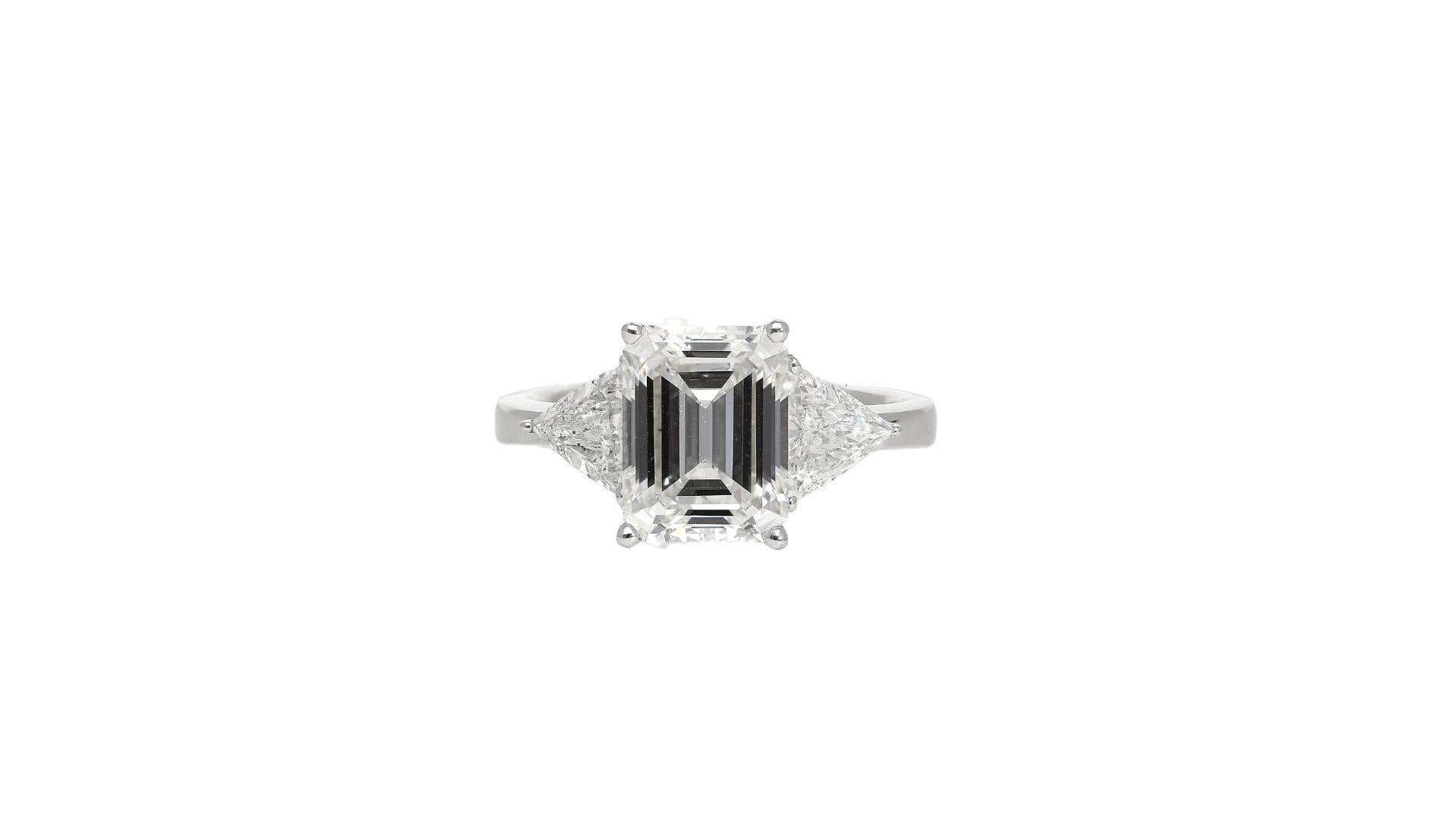 VVS2 Emerald Cut Diamond Engagement 3 Stone Ring