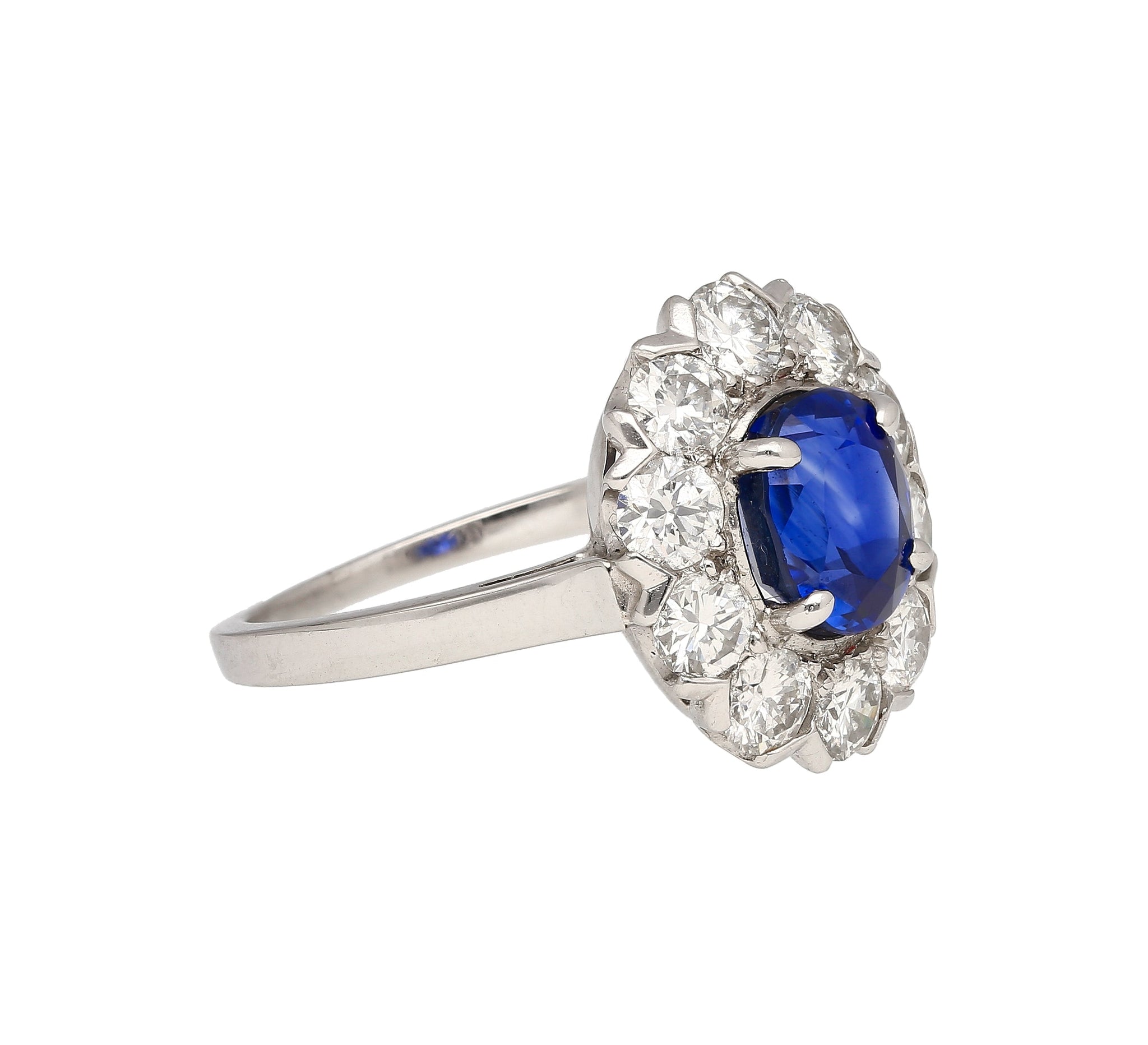 Gubelin Certified Vintage 1.88 Carat No Heat Oval Cut Blue Sapphire Retro Era Ring