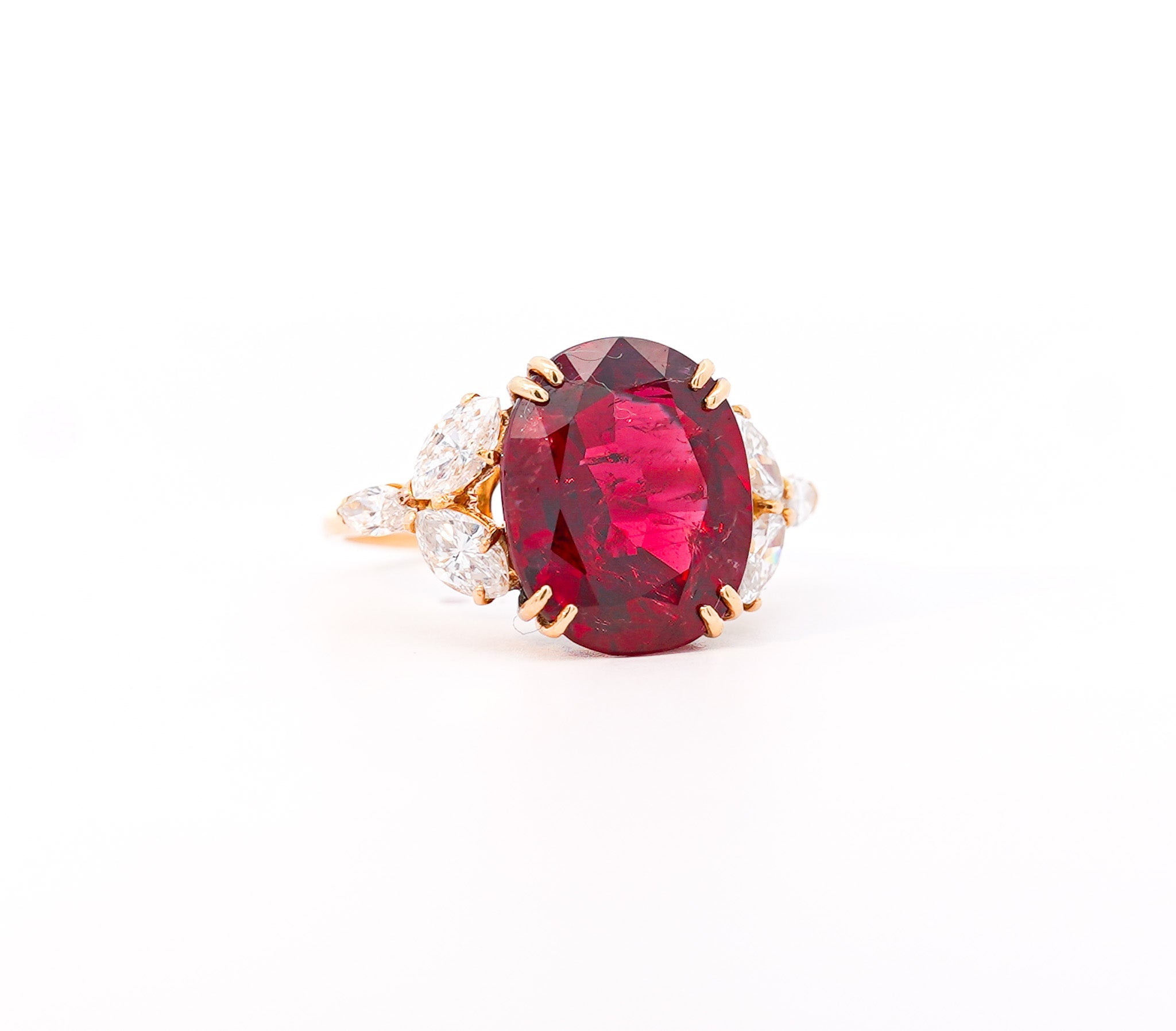 Van-Cleef-Arpels-8_85-Carat-No-Heat-Oval-Ruby-in-18k-Yellow-Gold-Ring-Rings-2_228aad83-7e64-4ab4-9bef-fb89bde66e5a.jpg