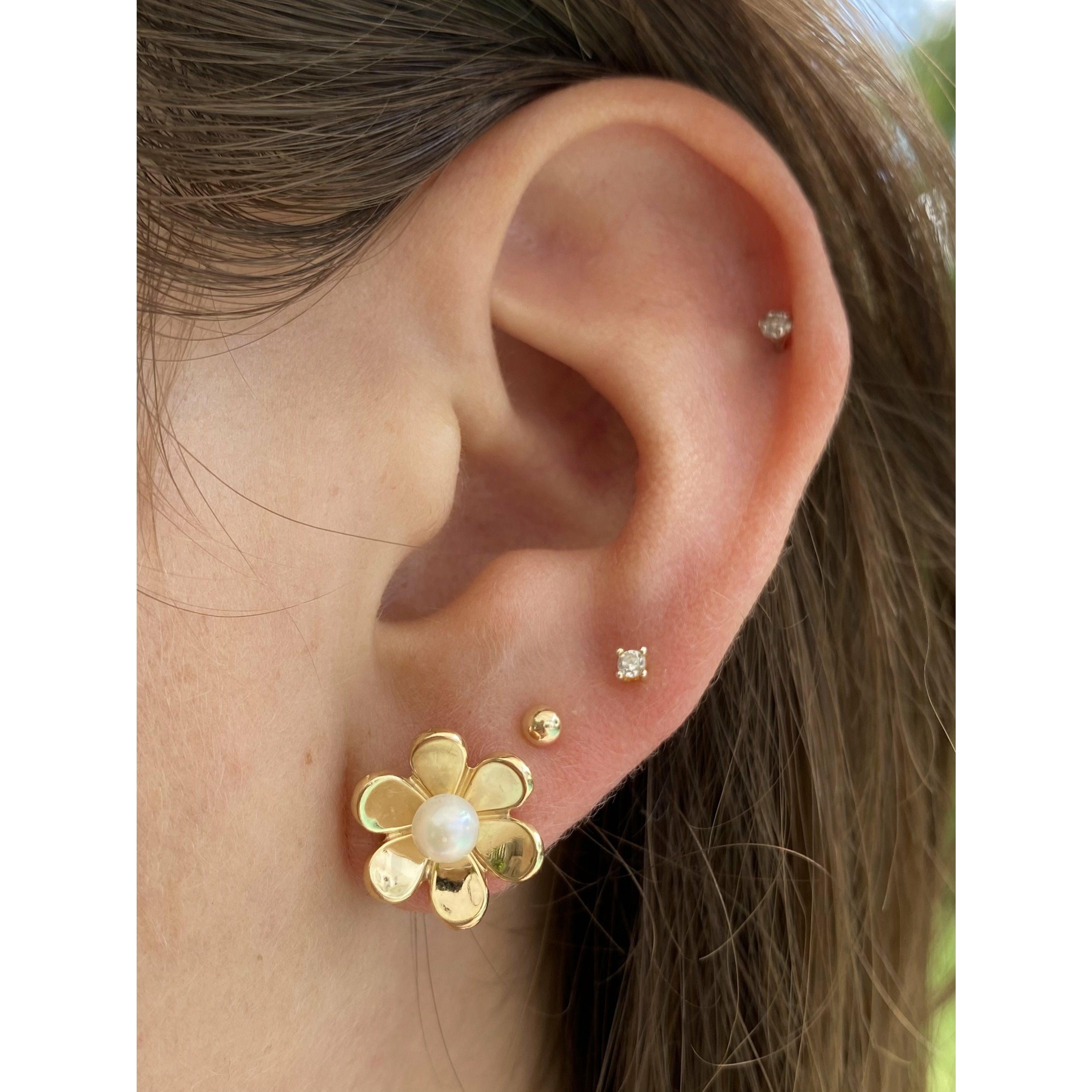 14k Solid Gold Flower and Pearl Stud Earrings - ASSAY