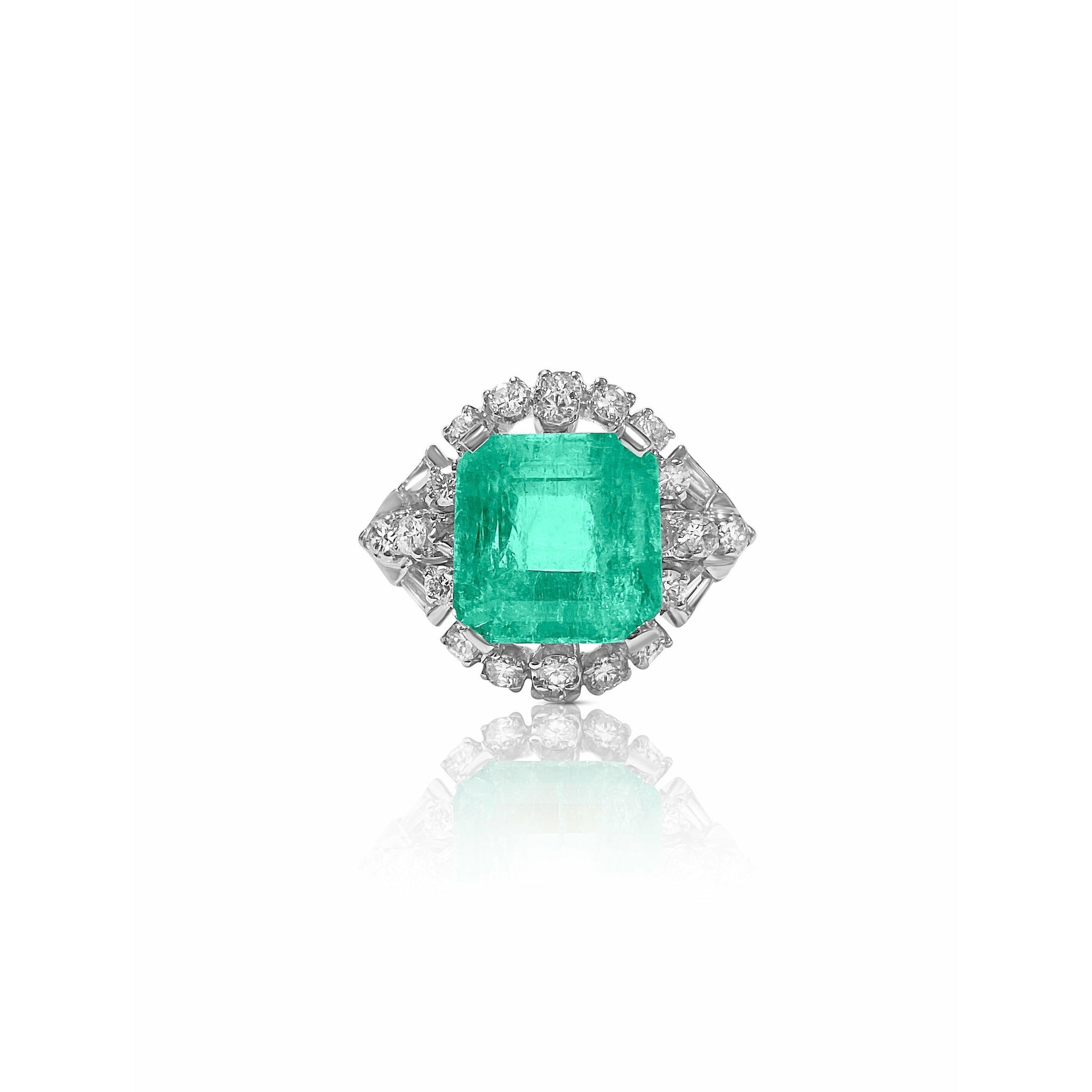 5.43 carat Colombian Emerald and Baguette Diamonds mounted in Platinum Ring - ASSAY