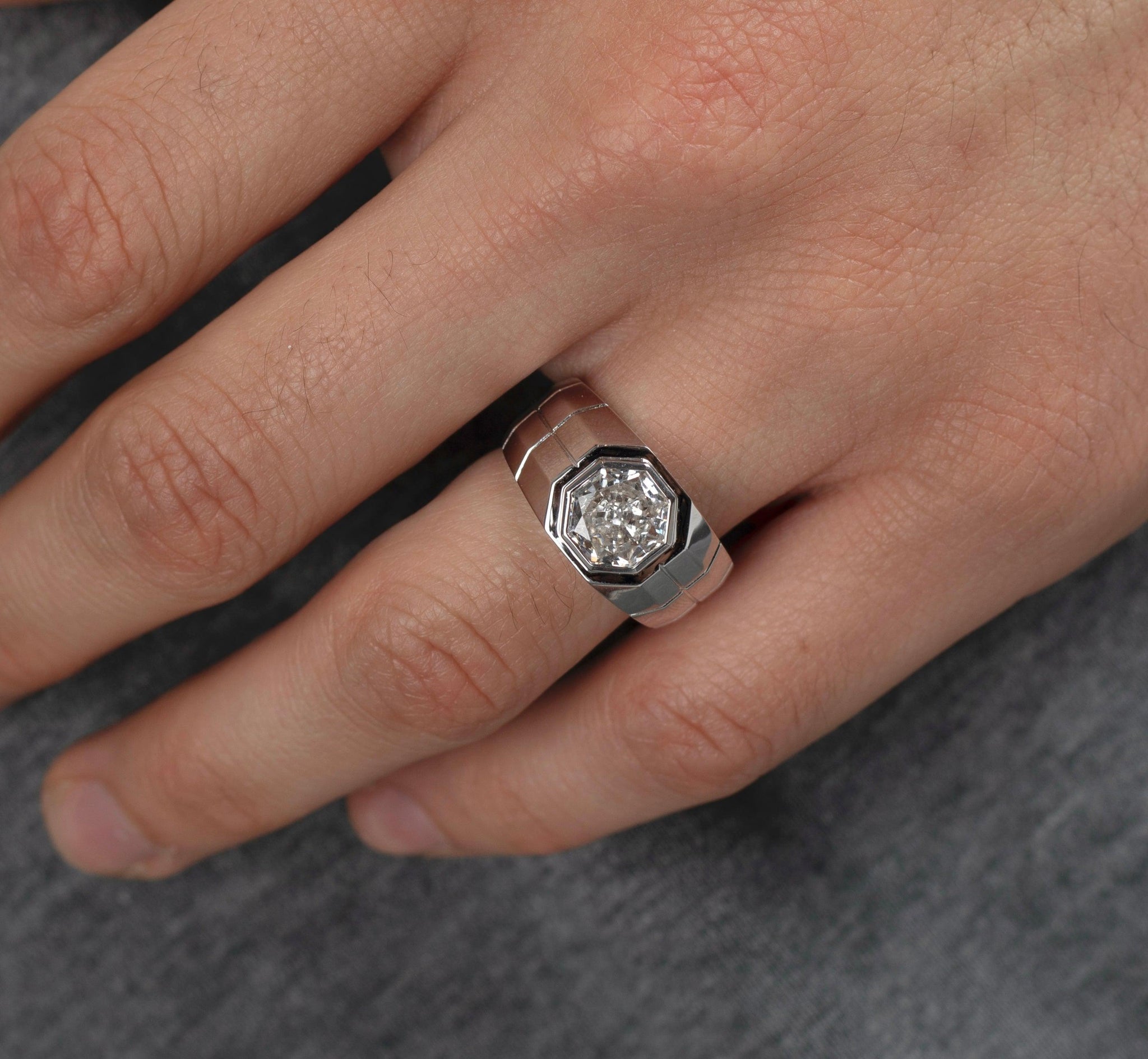Platinum Men's Diamond Ring 0.71ct 11.1mm 013836