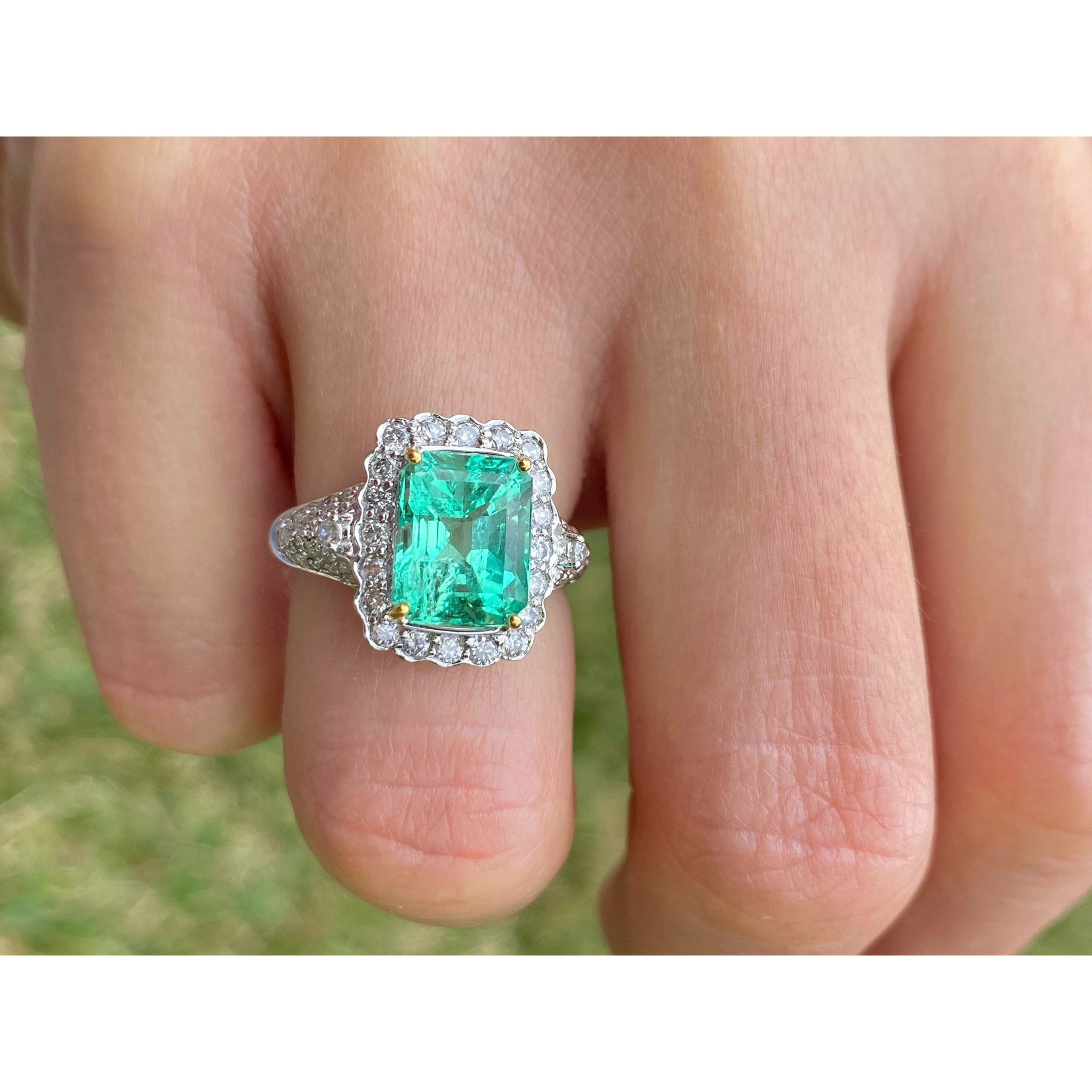 Vintage 3.58 Carat Emerald and Diamond Cocktail Ring in 18k White Gold - ASSAY
