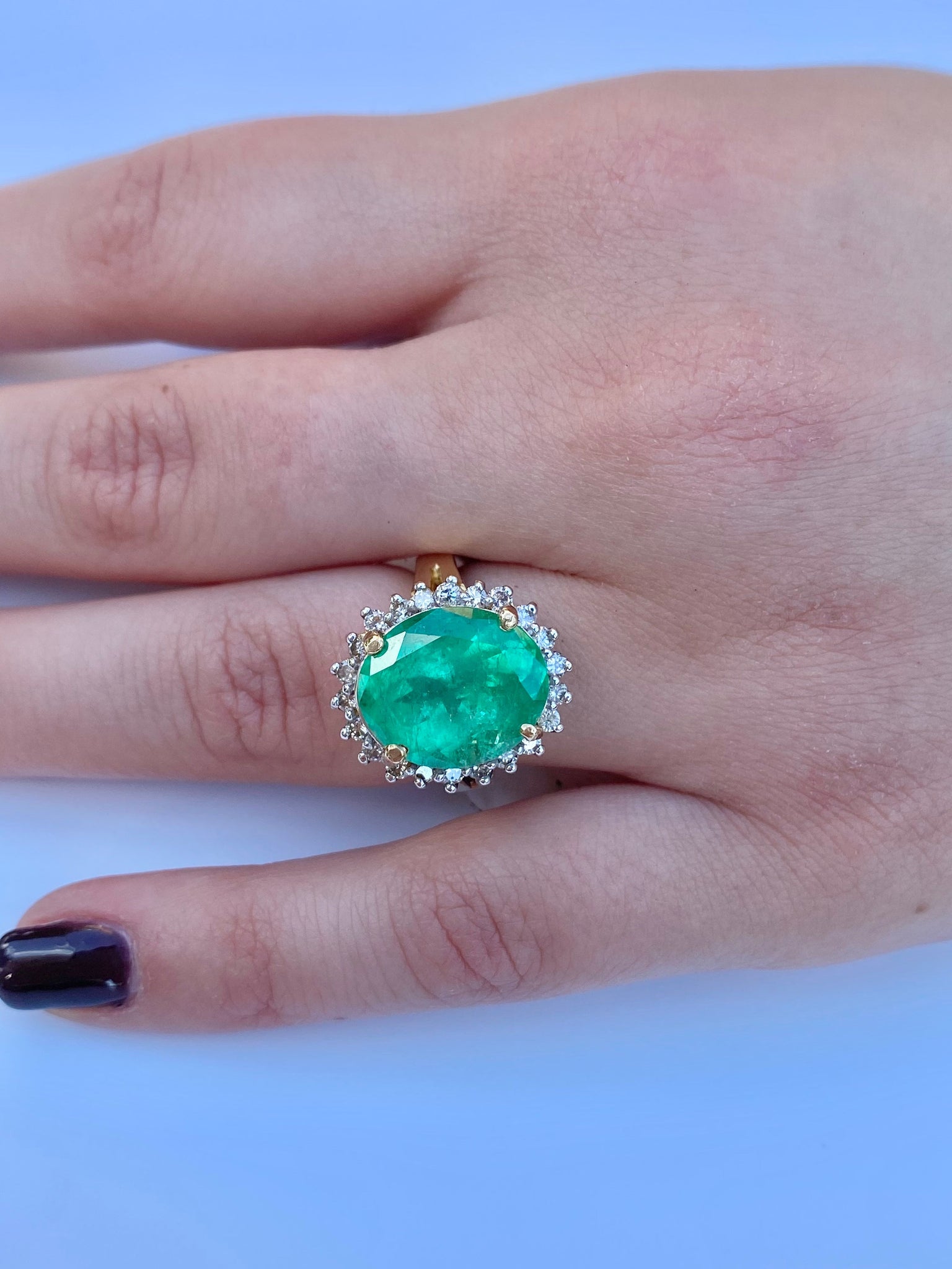 Vintage 6.88 carat Colombian Emerald in 14k yellow gold ring - ASSAY